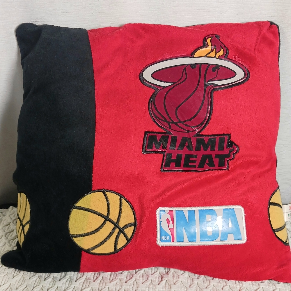 Rare 2006 NBA Miami Heat Basketball Team Logo Sports Fan 13" Throw Pillow Decor